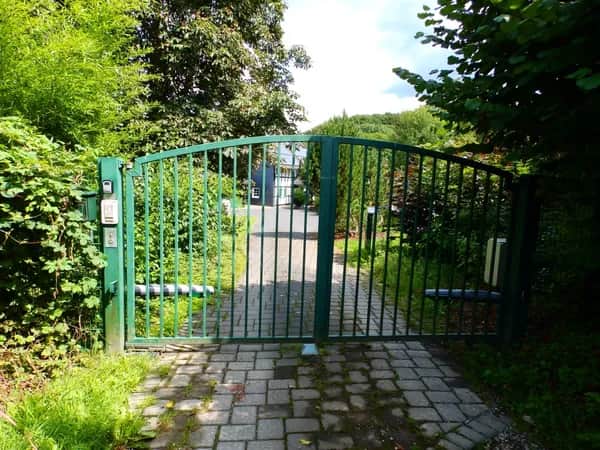 Eingezäuntes Ferienhaus mit Hund in NRW