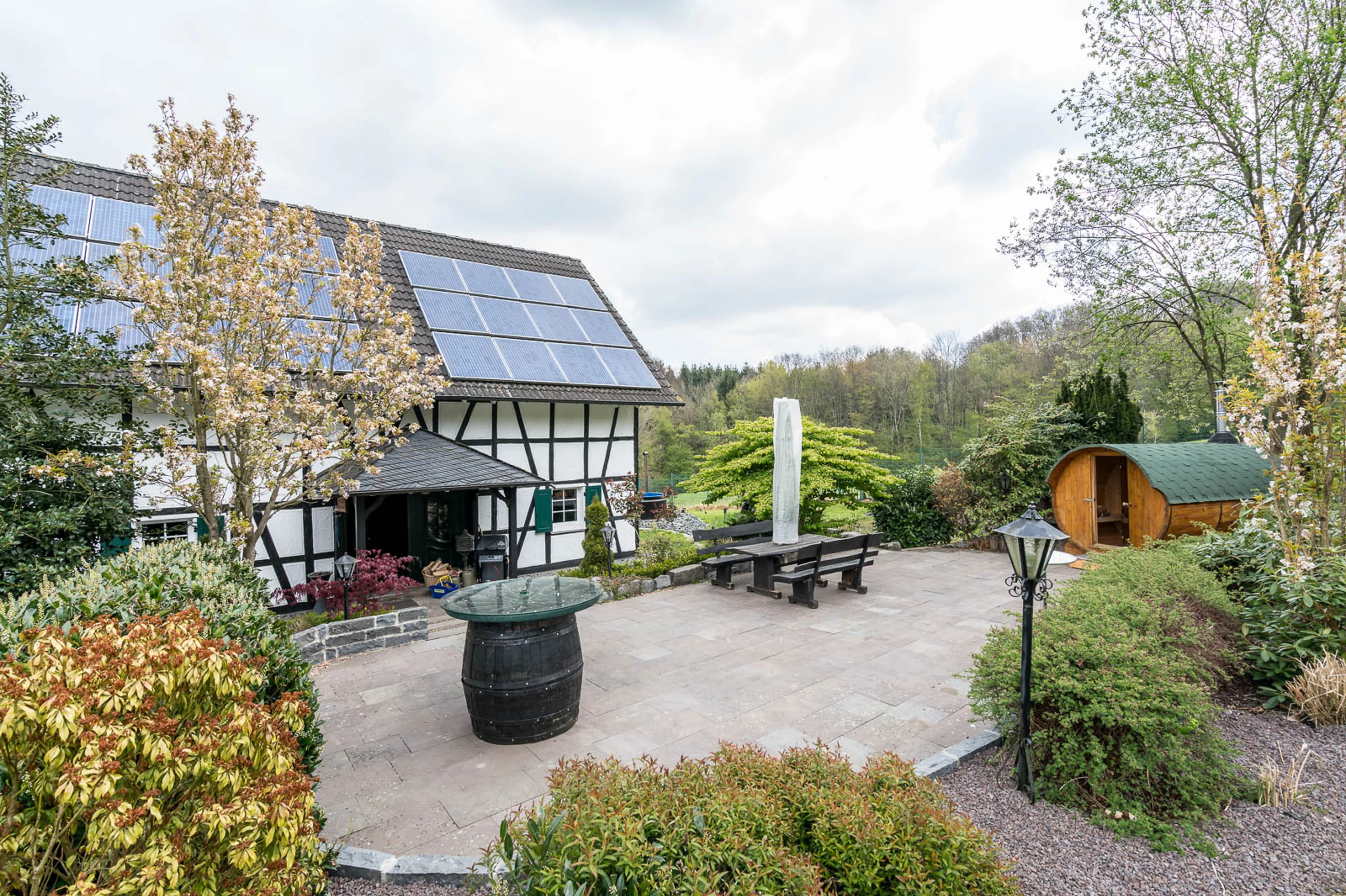Bergisches Ferienhaus: Sonne, Natur und BBQ im Garten
